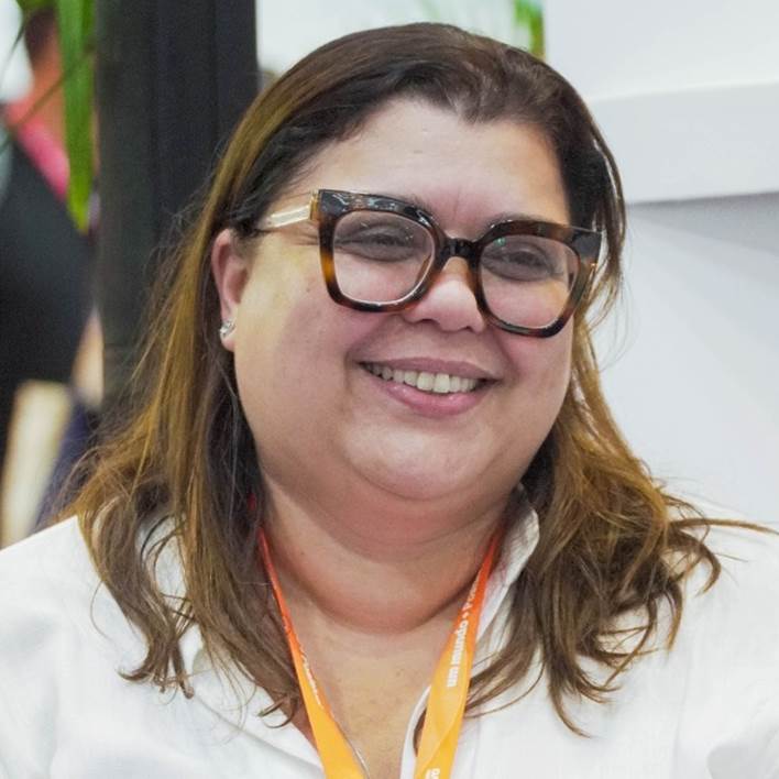 A história do colégio mudou com a assessoria literária da Ana Leme. É fundamental contar com esse apoio completo para nossa equipe dar passos mais firmes na formação de leitores. &mdash; Renata Pereira Diretora do Colégio Educar